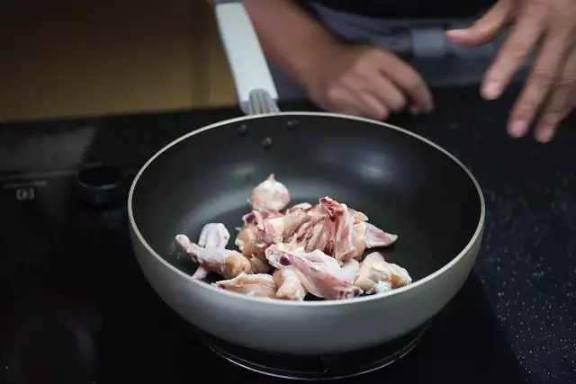 韓國辣雞翅鍋的做法 步骤3