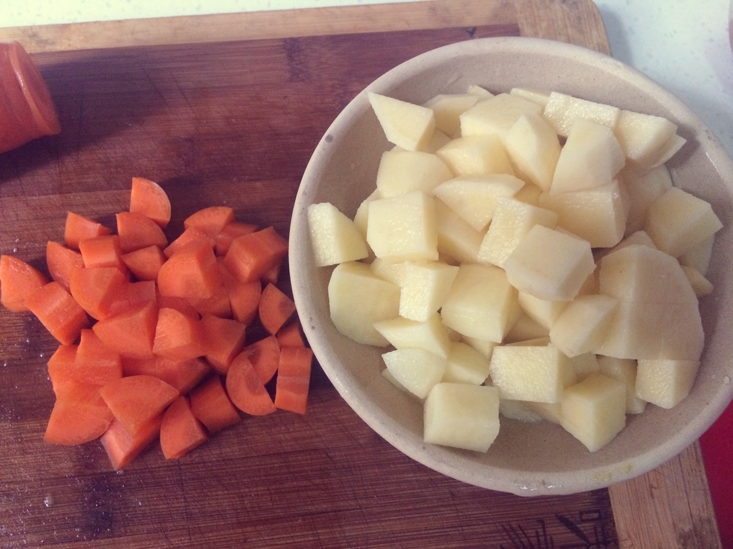 土豆咖哩飯（廚房小白版）的做法 步骤1