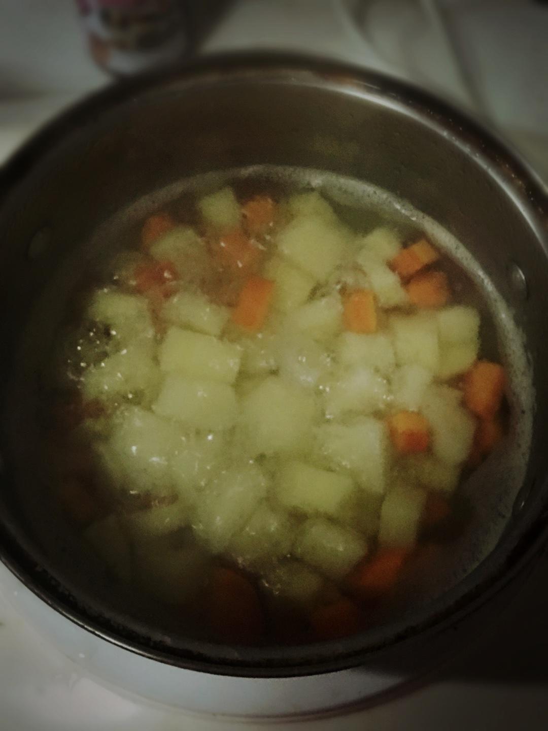 土豆咖哩飯（廚房小白版）的做法 步骤2