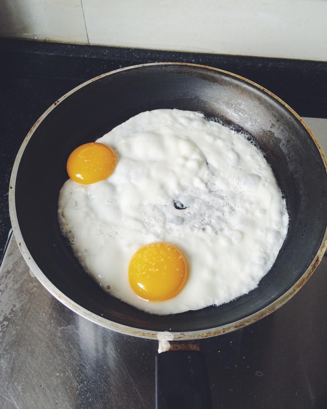 嫩的煎蛋的做法 步骤1