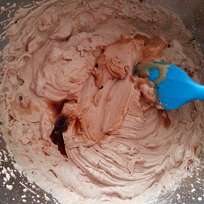 醇味巧克力冰淇淋（無需攪拌）的做法 步骤7