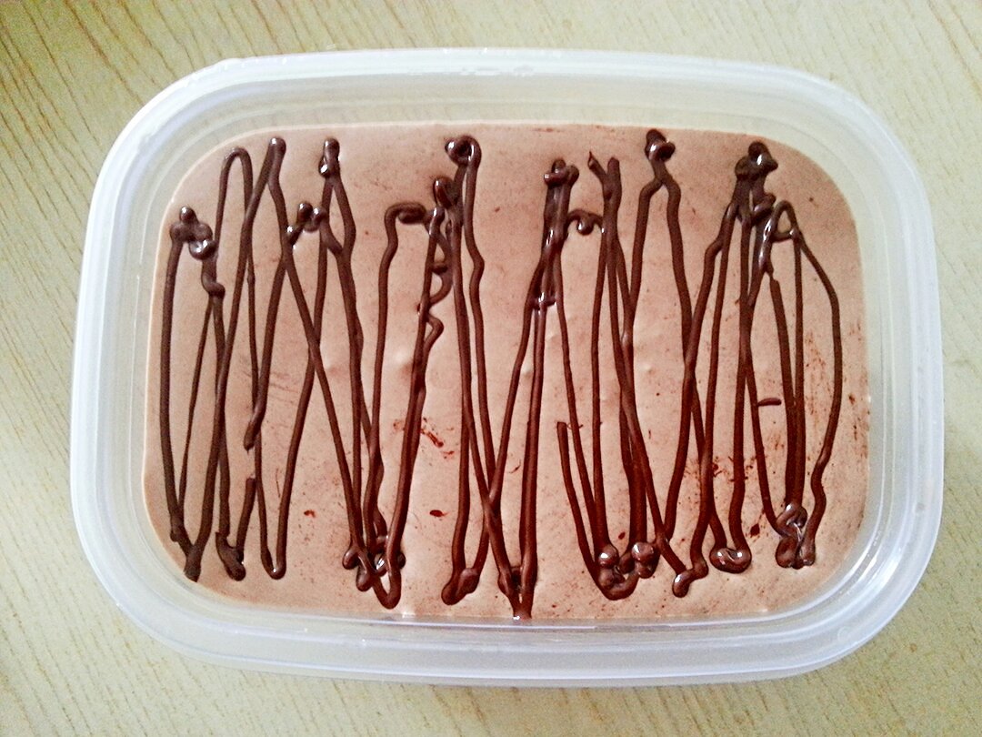 醇味巧克力冰淇淋（無需攪拌）的做法 步骤12