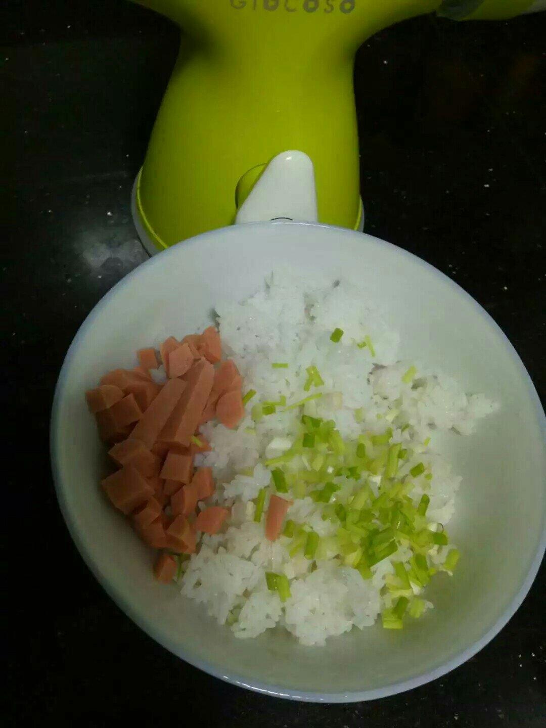 果語早餐之香蔥米卷的做法 步骤1