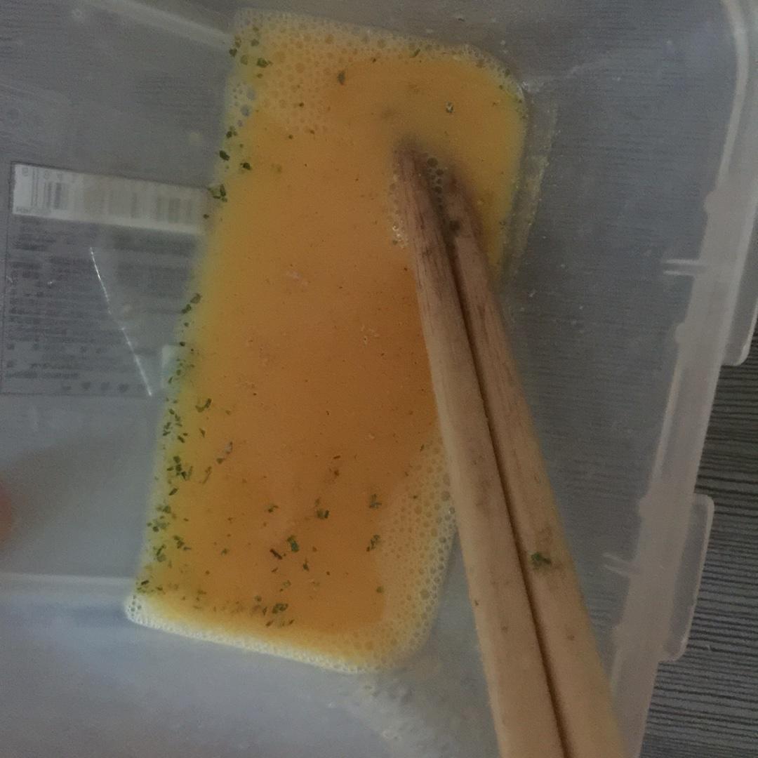 菜椒蒸蛋（宿舍黨小功率電飯煲快手餐）的做法 步骤3