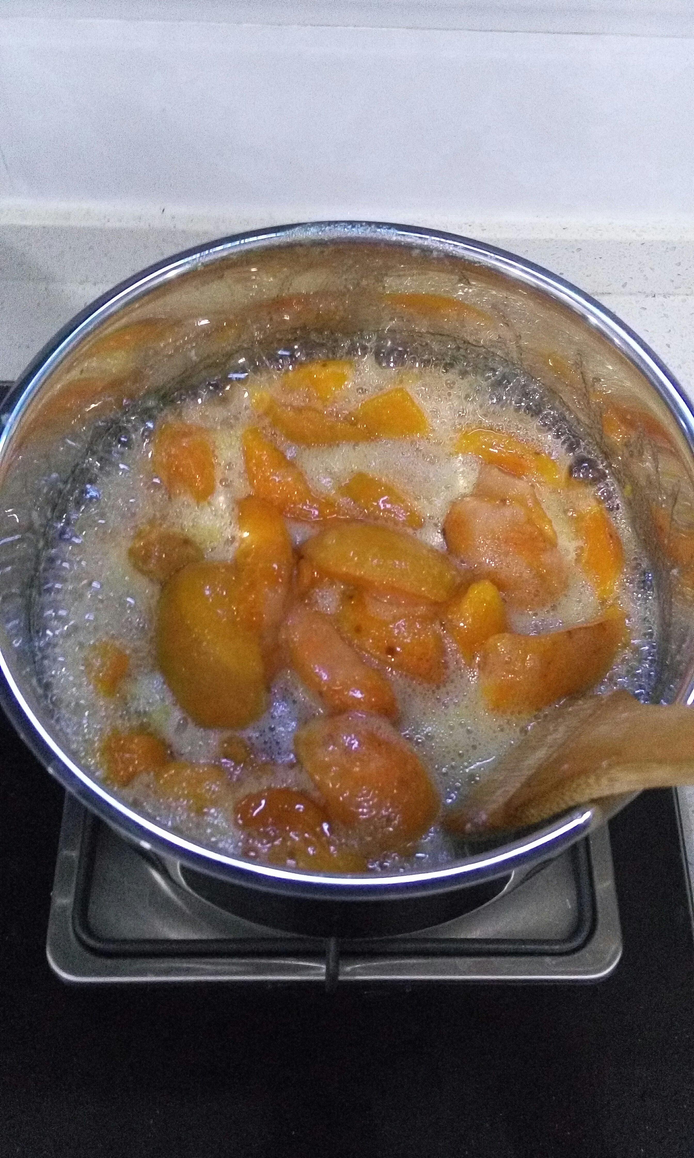 杏子果醬的做法 步骤2