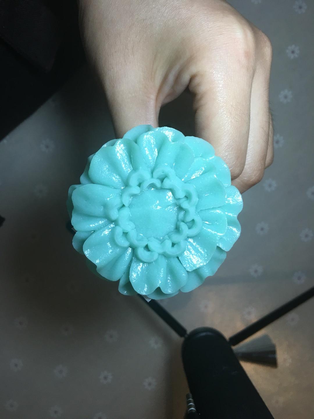 韓式裱花之藍盆花製作方法的做法 步骤4