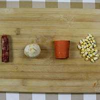 芋頭香腸燜飯的做法 步骤1