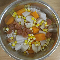 芋頭香腸燜飯的做法 步骤3