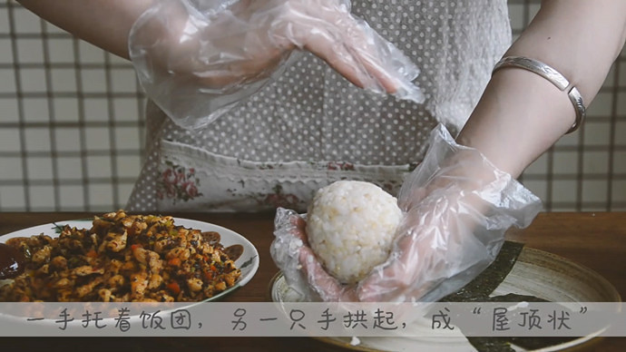 雞米芽菜糙飯糰（教你包日式三角飯糰）的做法 步骤21