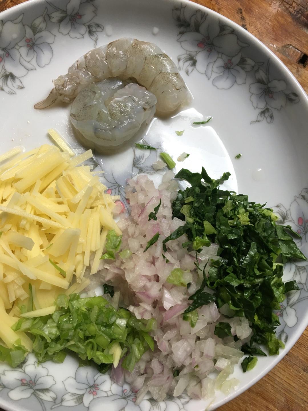 什錦蔬菜蝦泥餅的做法 步骤2