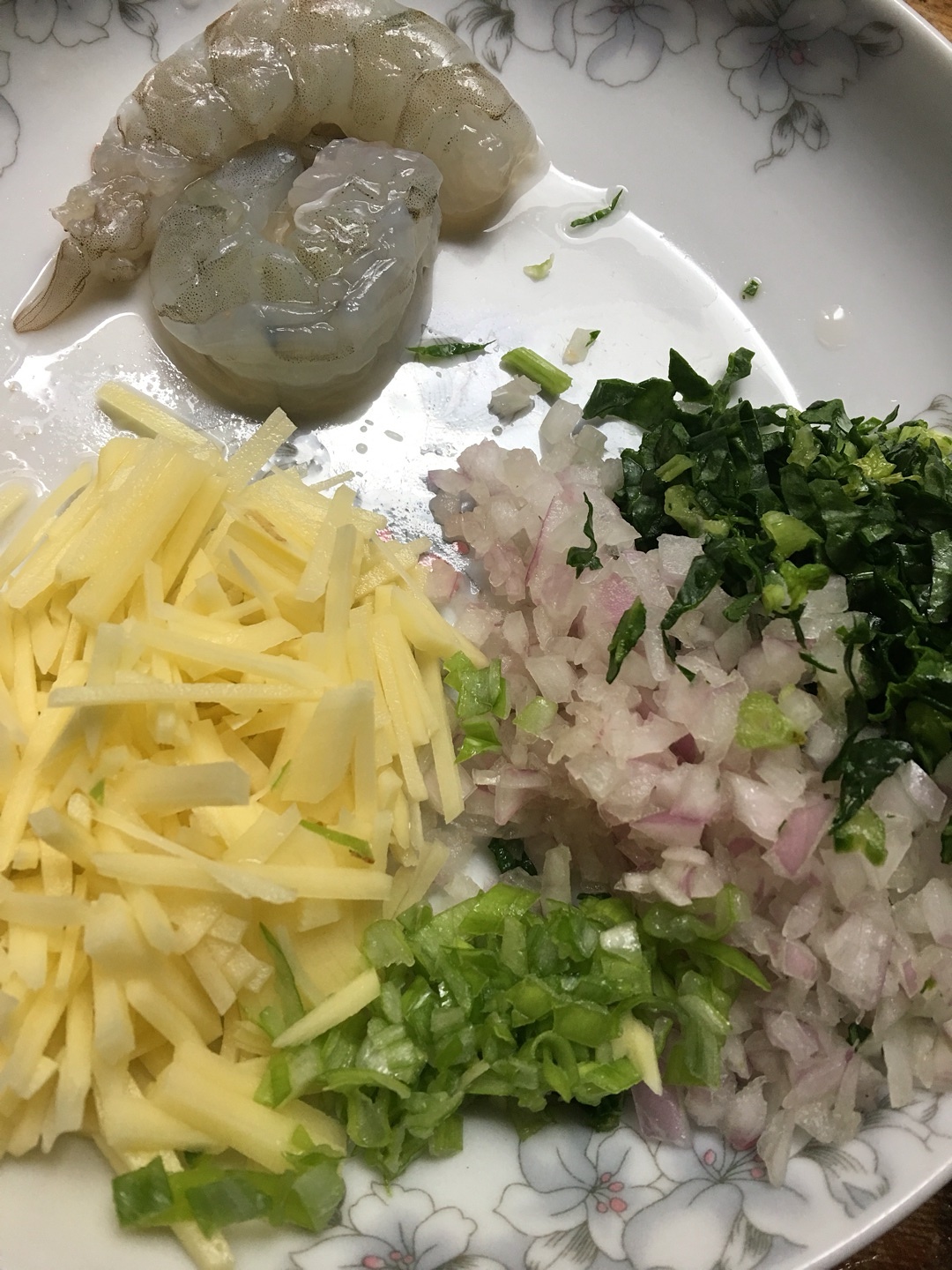 什錦蔬菜蝦泥餅的做法 步骤1