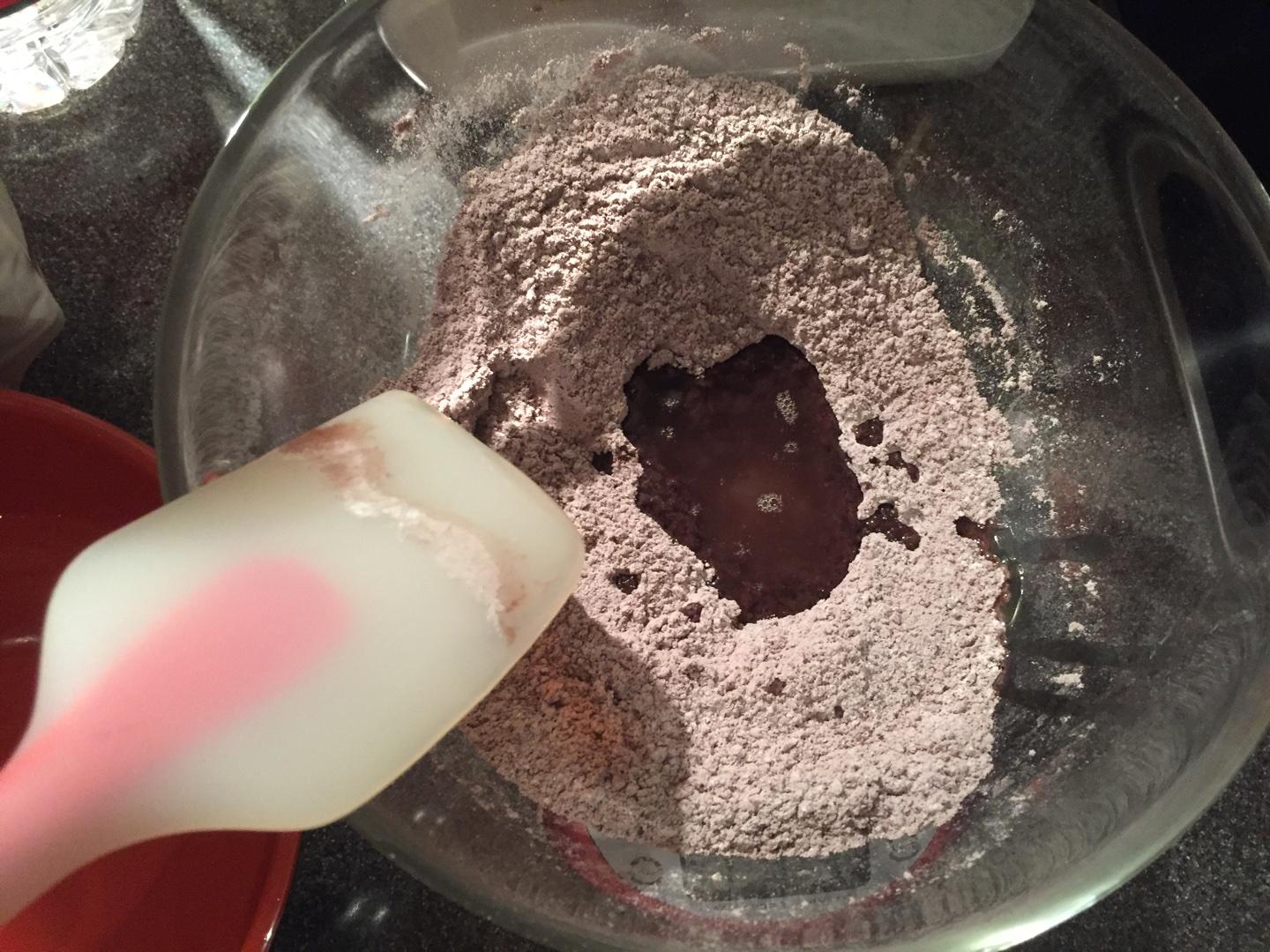 椰子油巧克力馬芬的做法 步骤2