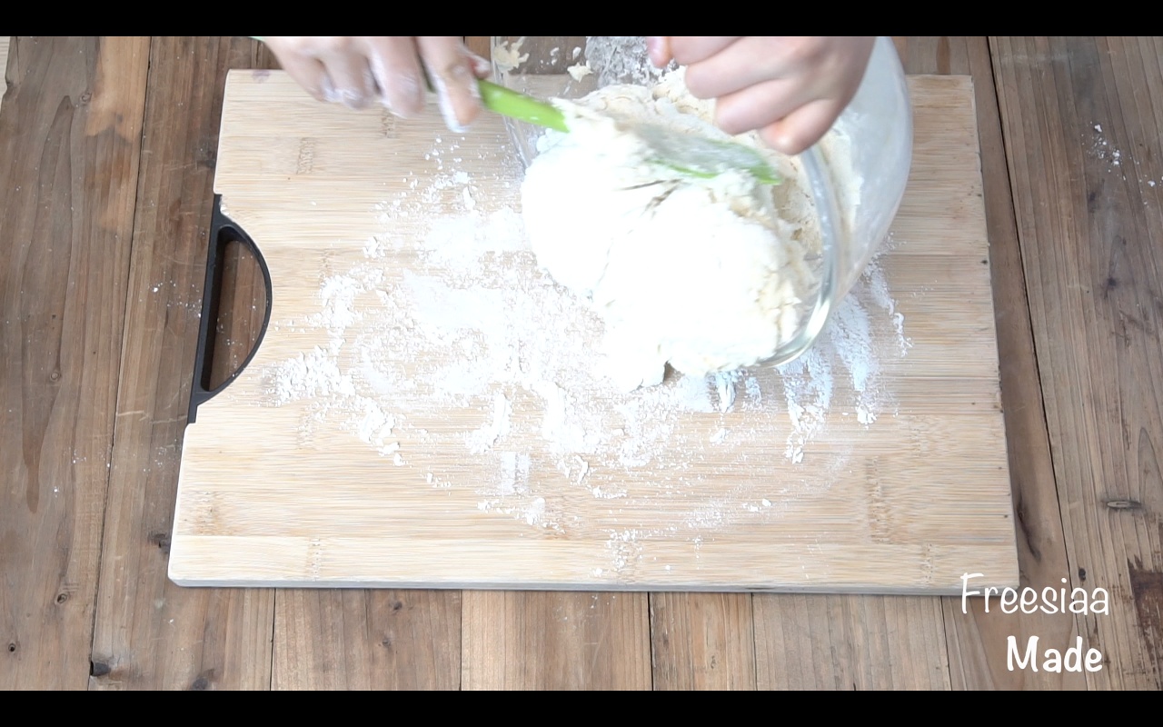【視訊】3分鐘 奶油司康Scone(可能是世界上最快手的司康) 消耗淡奶油～的做法 步骤5