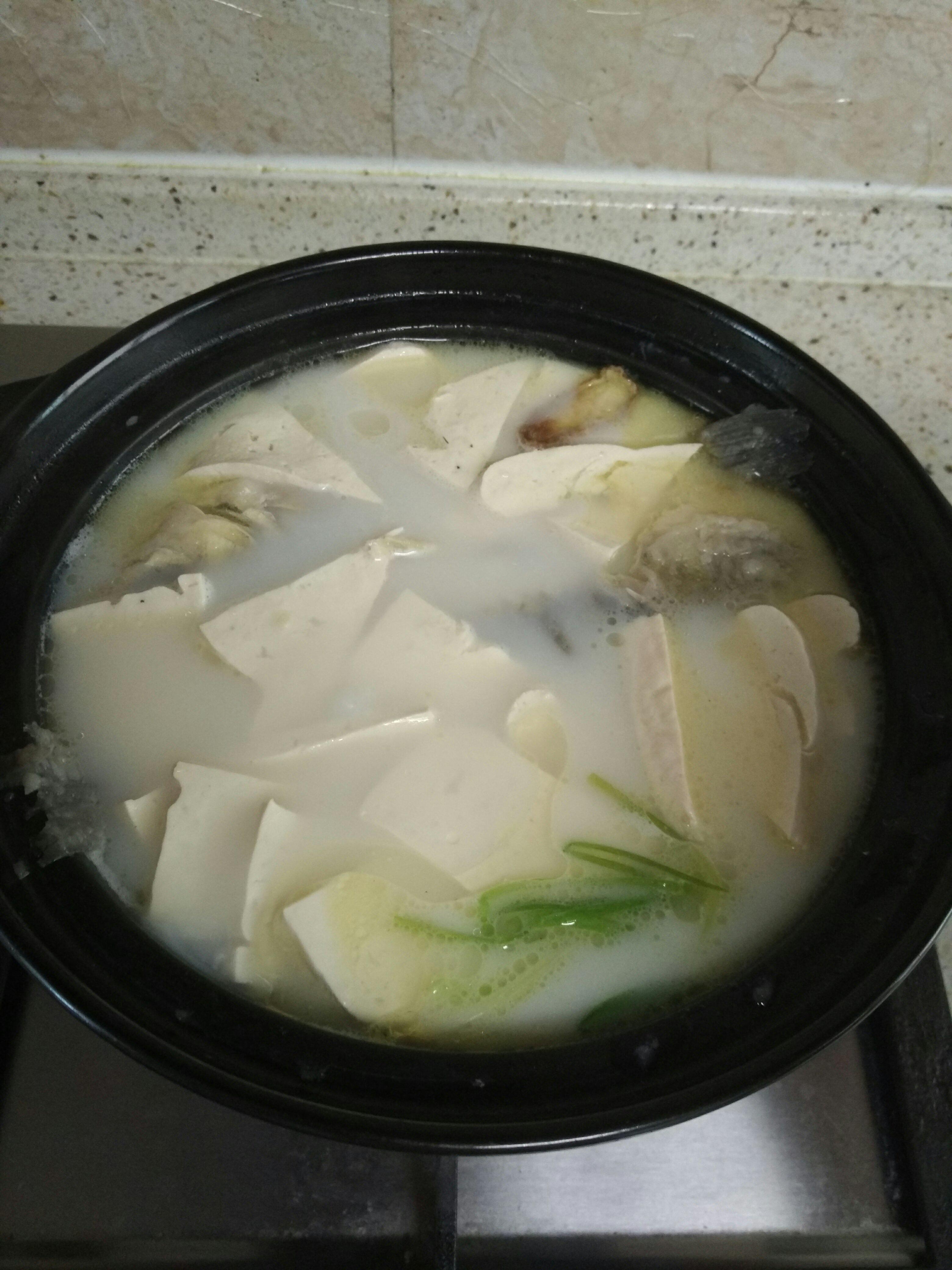 砂鍋鯽魚豆腐湯的做法 步骤1
