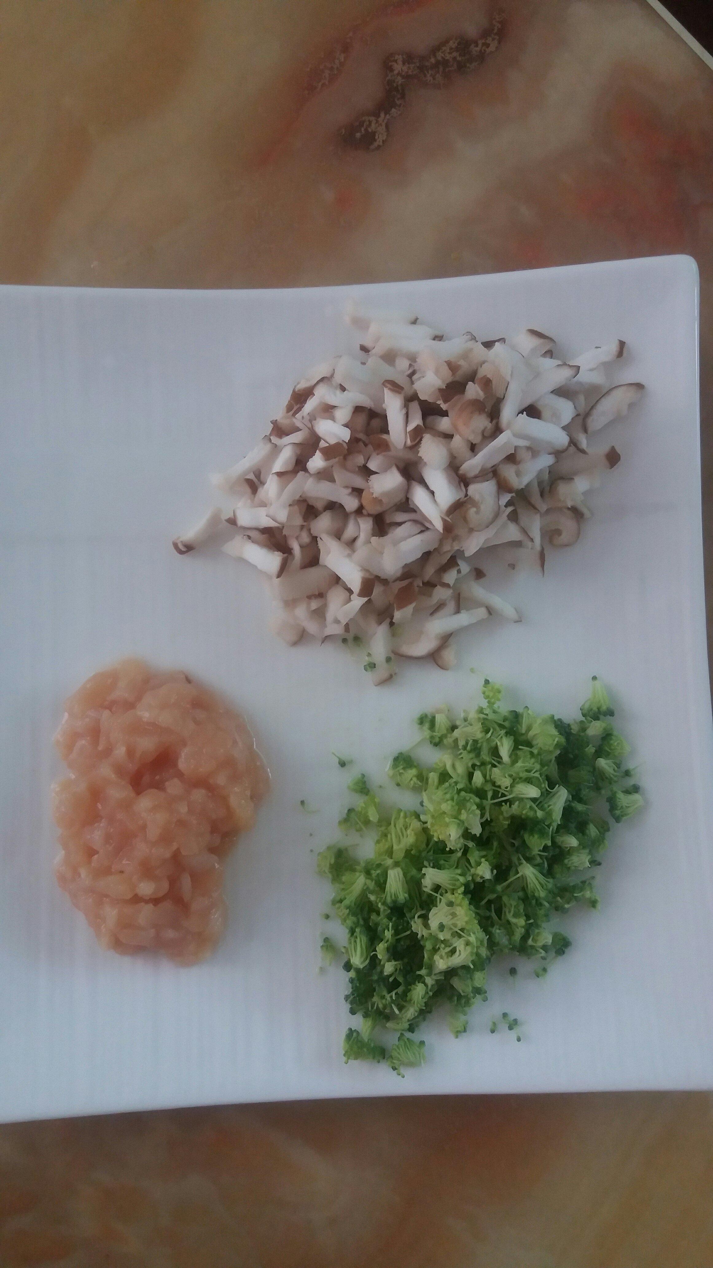 香菇西蘭花雞肉粥的做法 步骤2