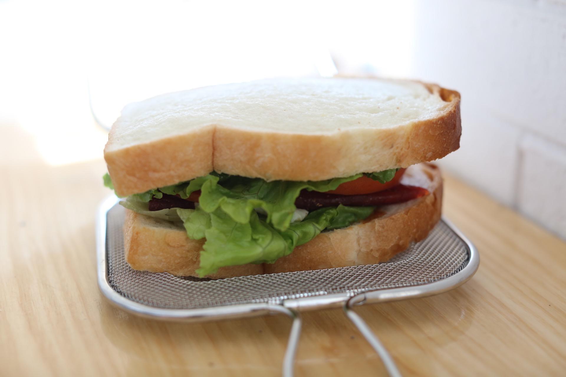 脆皮吐司三明治之一 早餐三明治（基礎款）的做法 步骤7