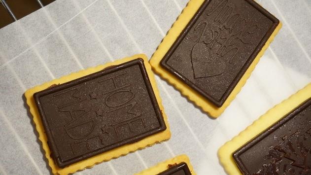 #海爾嫩烤箱# 巧克力花片餅乾的做法 步骤6
