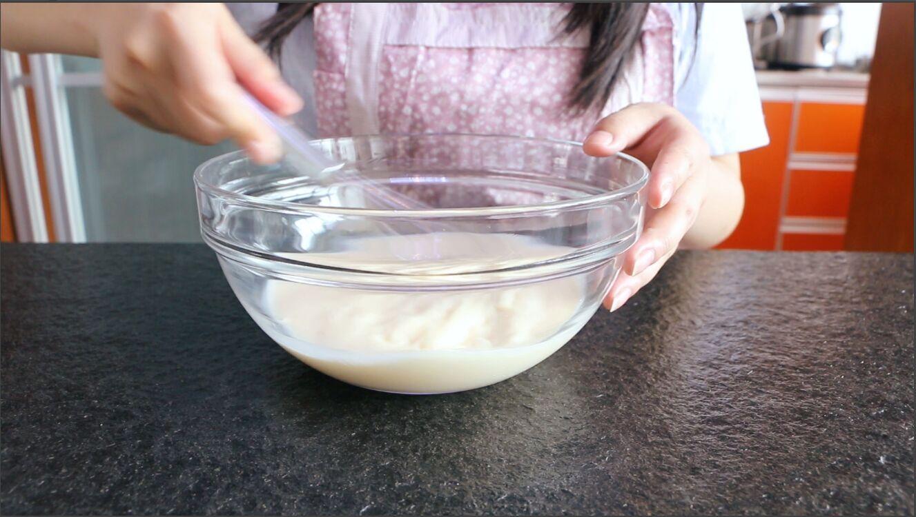 懶蛋蛋布丁 香蕉牛奶布丁 媽媽寶貝食譜的做法 步骤2