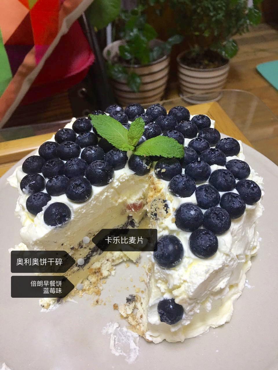 超簡單ｸﾞｯ!(๑•̀ㅂ•́) ✧）藍莓冰激凌蛋糕的做法 步骤5