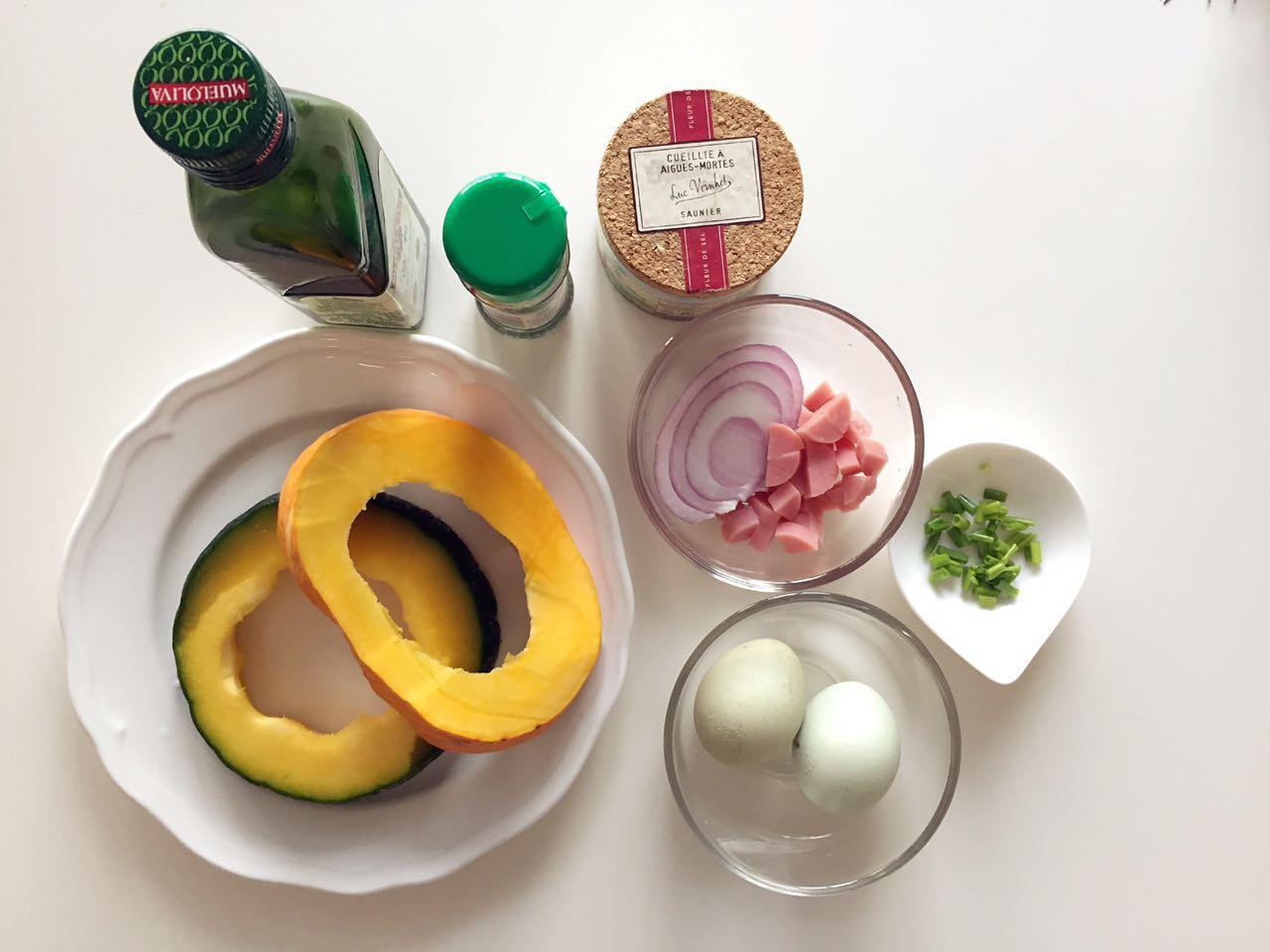 寶寶輔食：小芽營養食譜-烤雞蛋南瓜圈的做法 步骤1