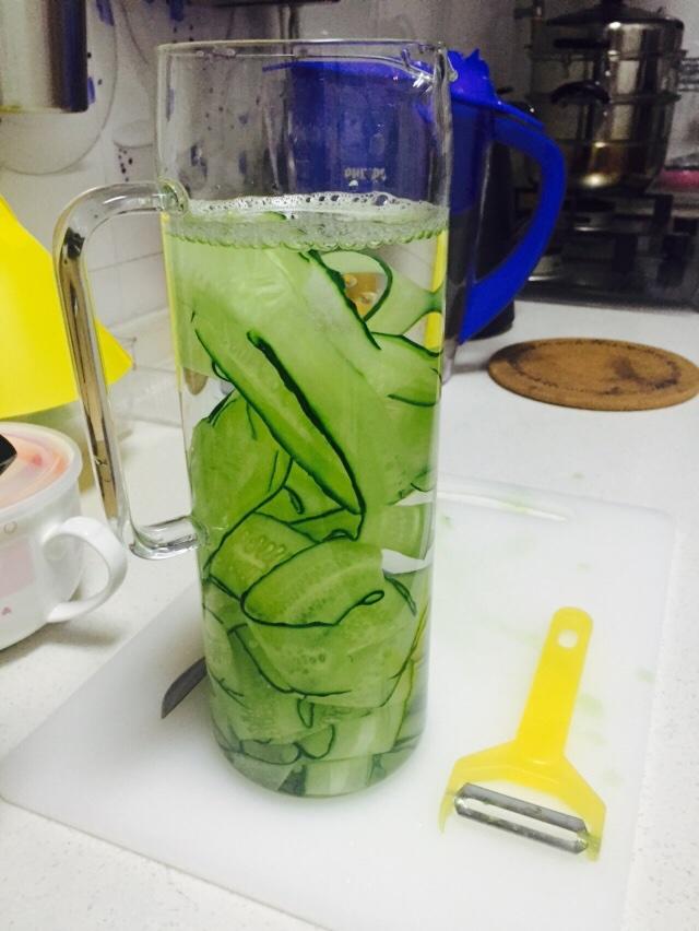 夏日特飲 黃瓜水的做法 步骤2