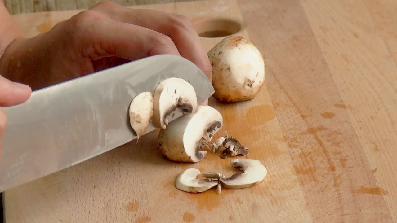 早餐：奶油蘑菇濃湯的做法 步骤2