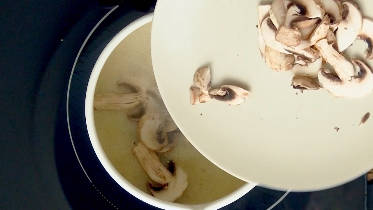 早餐：奶油蘑菇濃湯的做法 步骤9