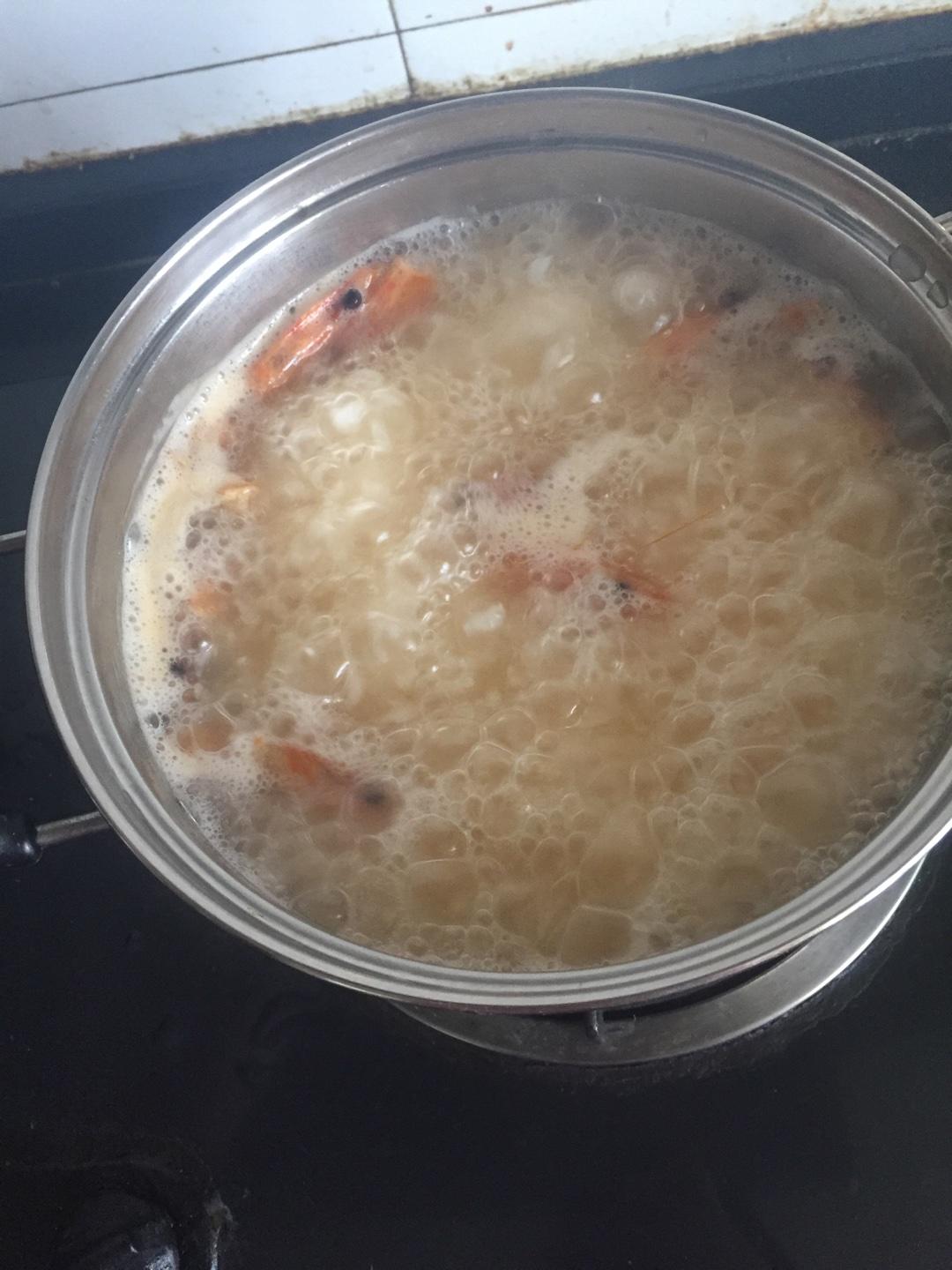 芹菜鮮蝦粥的做法 步骤4