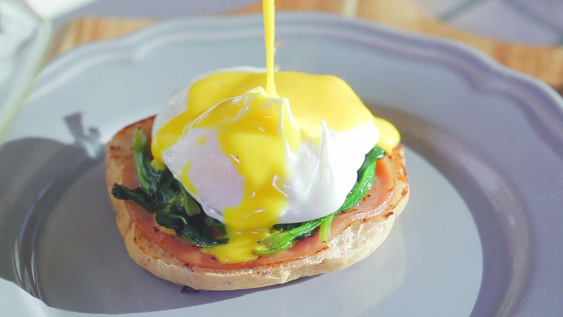 美式班尼克蛋|Egg Benedict的做法 步骤6