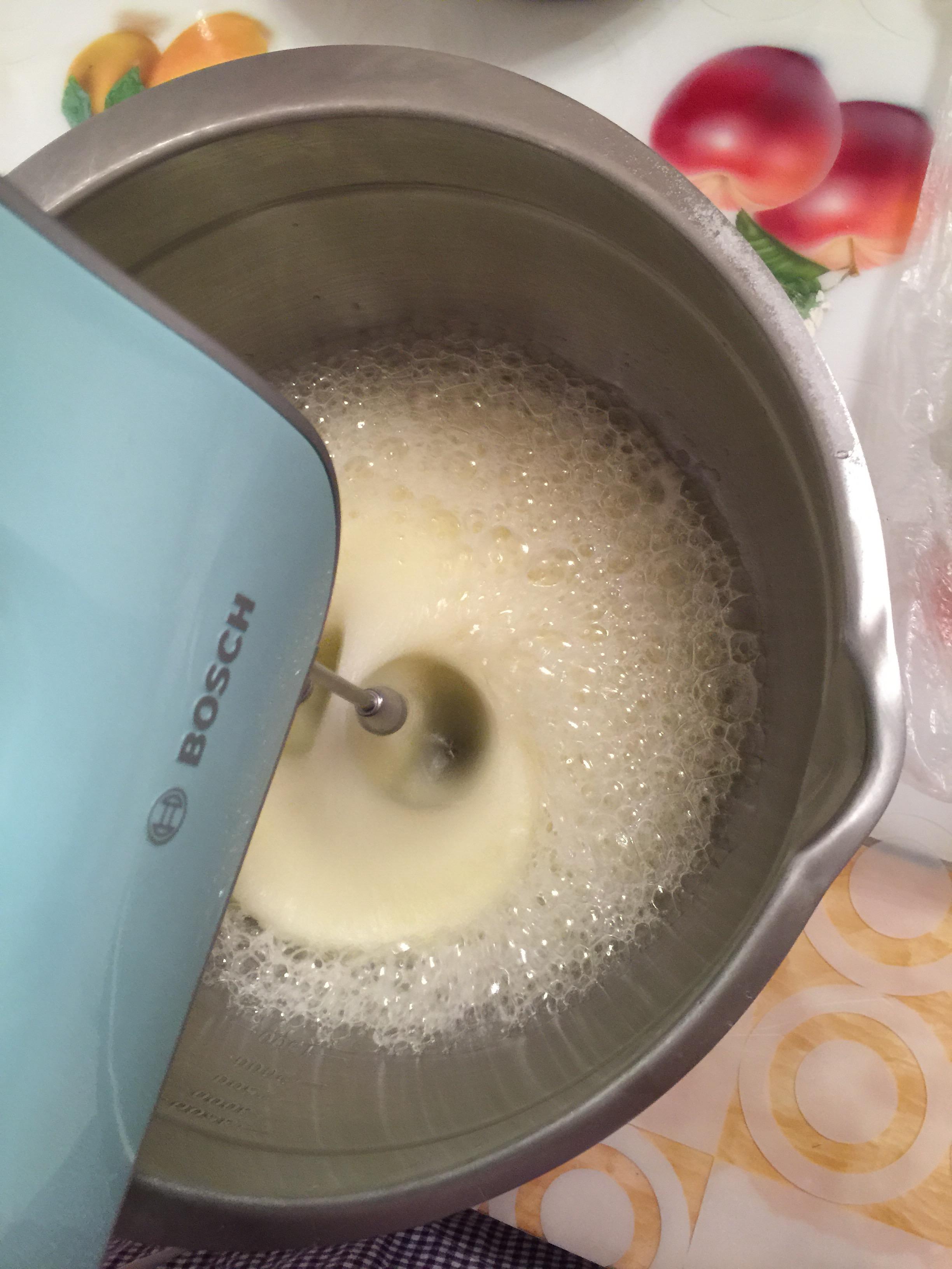 香蕉奶味戚風蛋糕（加葡萄乾）的做法 步骤3