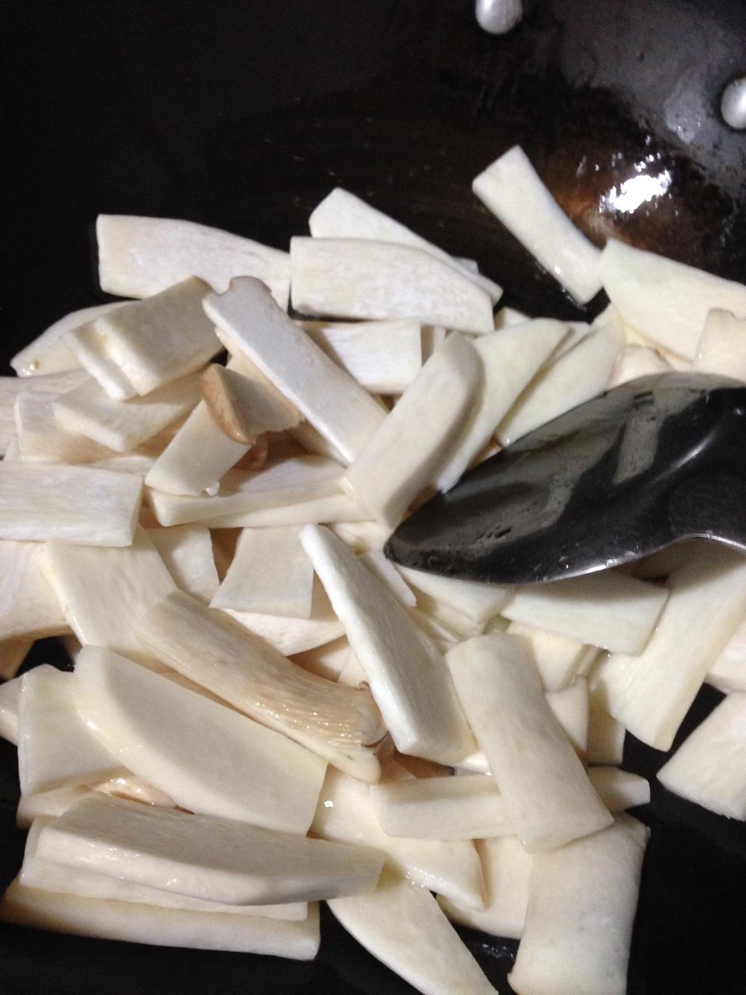 家常菜之———黑胡椒蒜子杏鮑菇的做法 步骤3