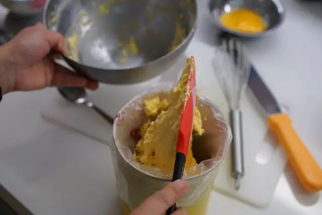 蛋黃餅乾-好吃到豎起來用牙磨著吃的做法 步骤3