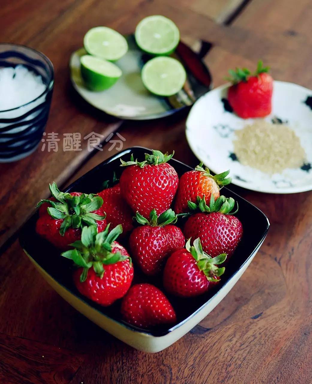 夏日清涼 | 青檸草莓冰沙的做法 步骤1