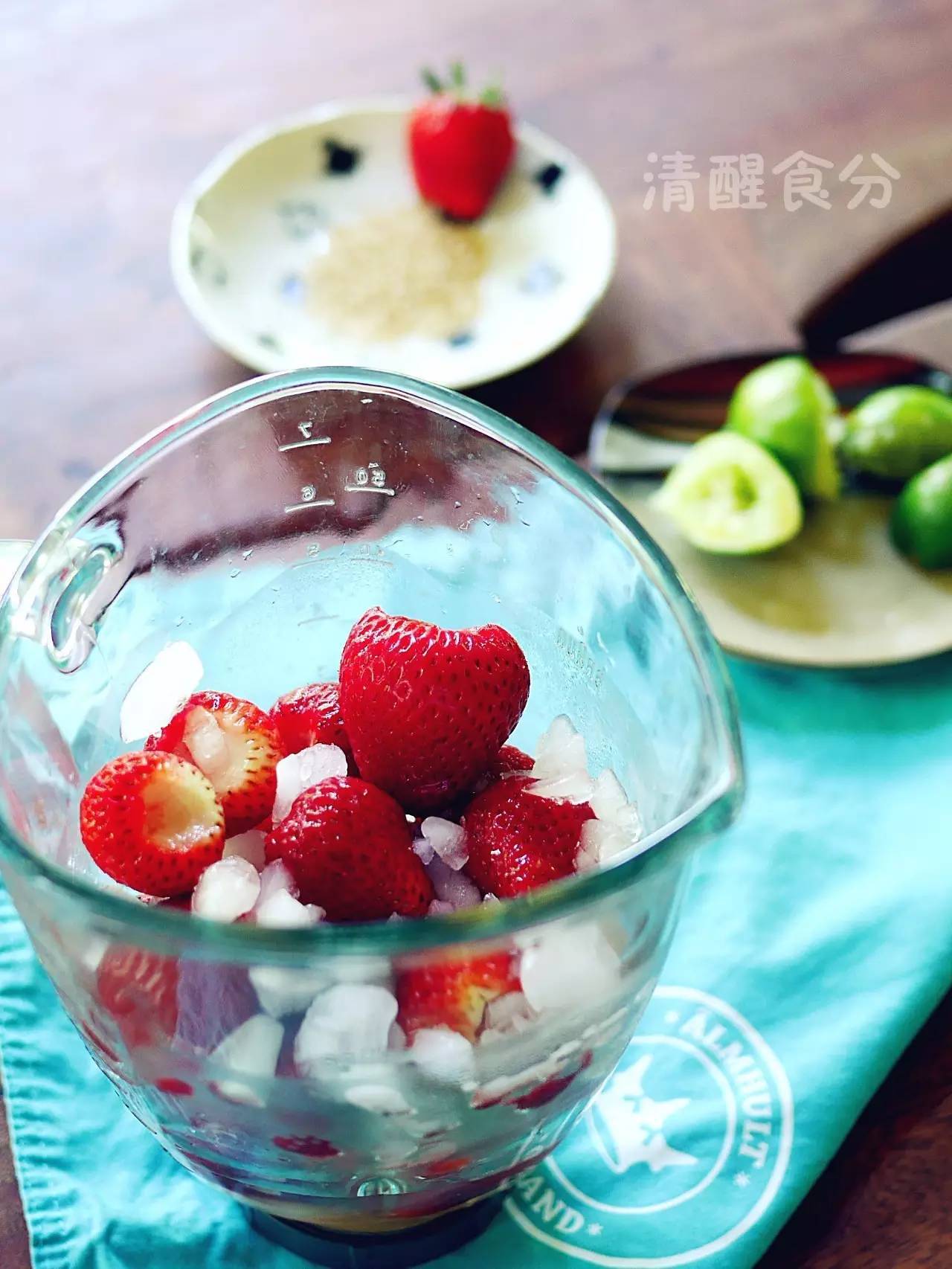 夏日清涼 | 青檸草莓冰沙的做法 步骤2
