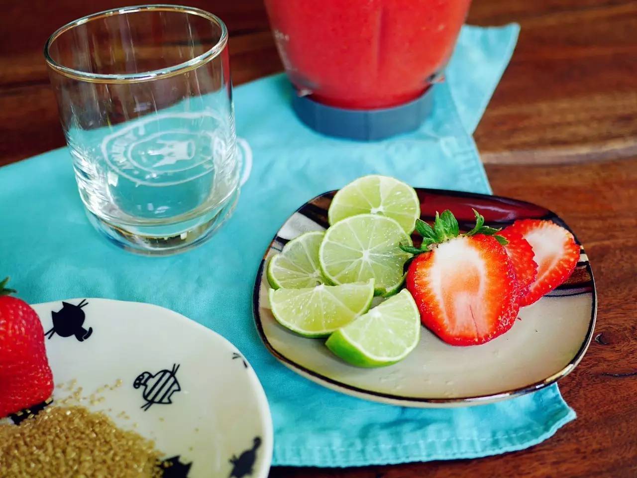 夏日清涼 | 青檸草莓冰沙的做法 步骤3