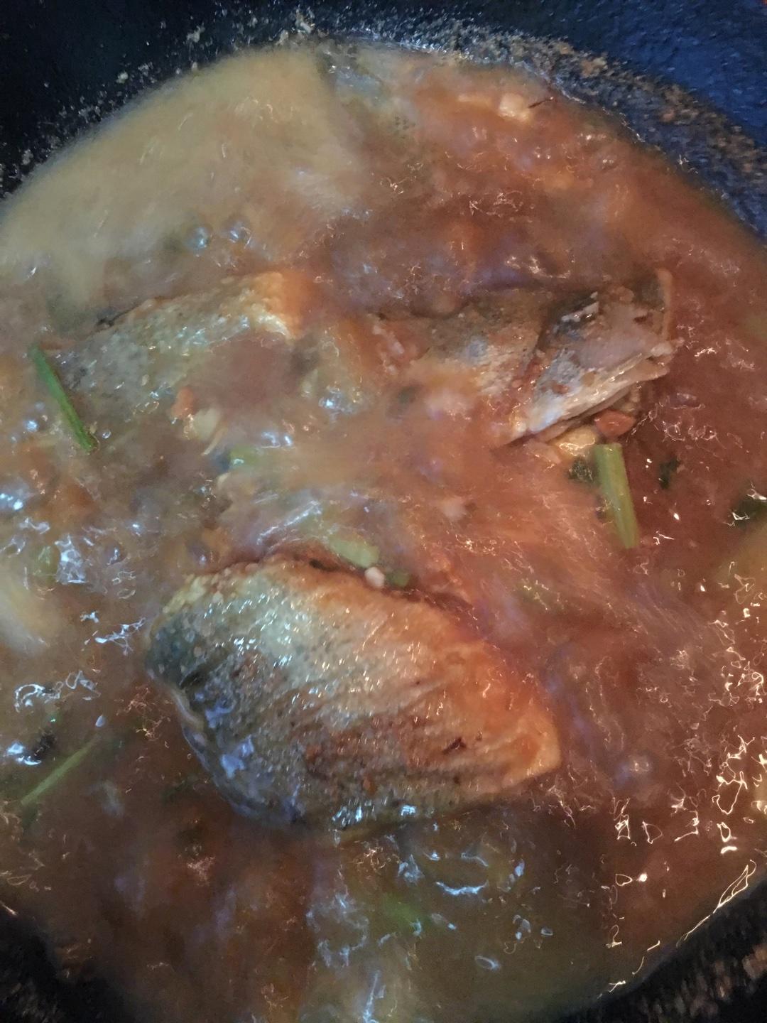 鍋餅燴海魚（紅燒魚燴餅）的做法 步骤8