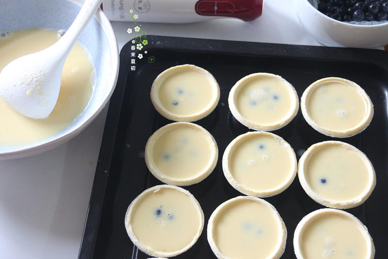 快手藍莓豆漿蛋撻的做法 步骤5