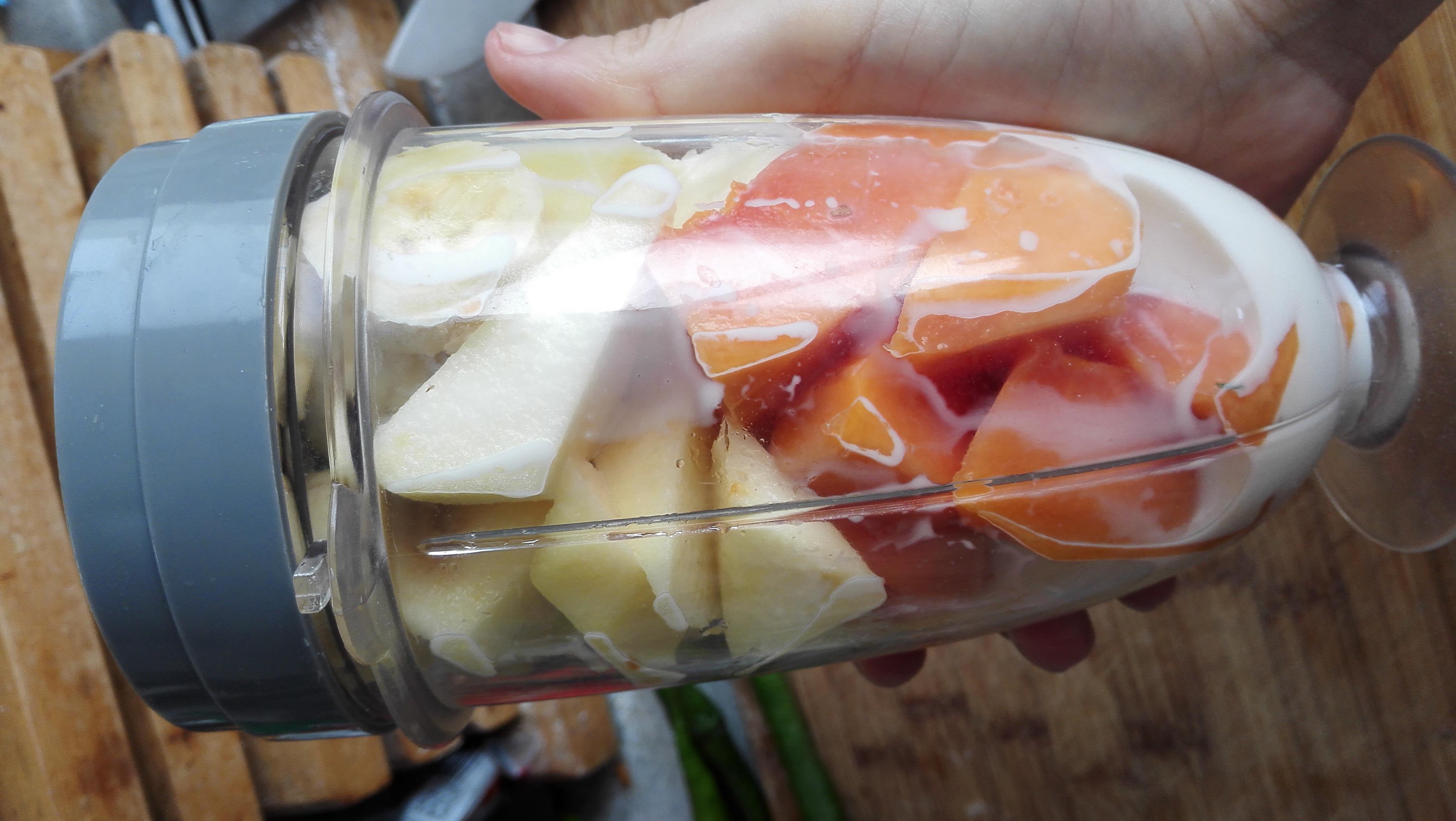 木瓜奶昔——減肥快手早餐必備的做法 步骤2