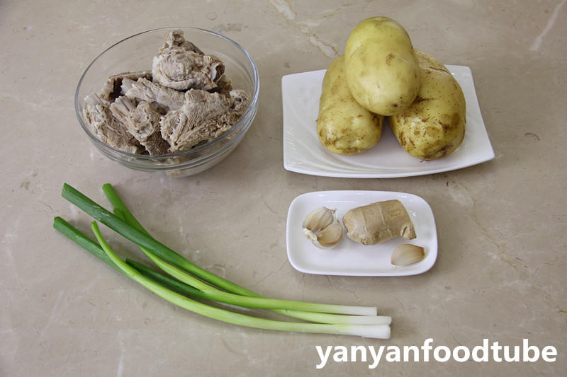 韓式排骨燉土豆 Korean Style Pork Ribs Stew with Potato的做法 步骤1