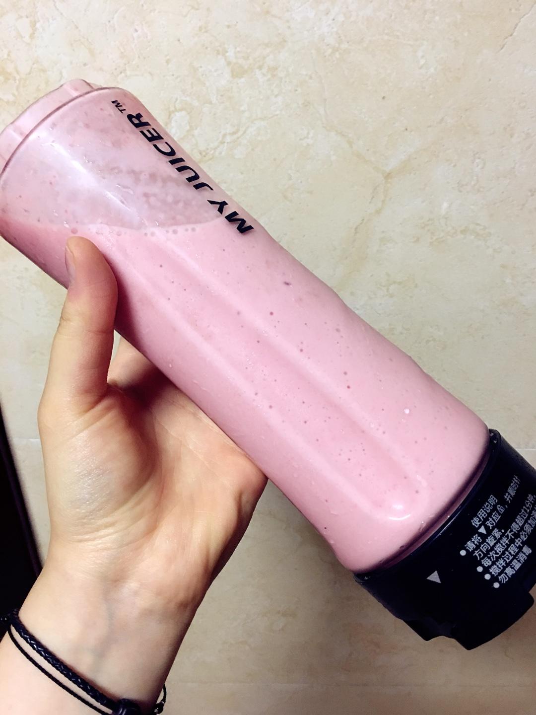夏季酸酸甜甜粉色系李子酸奶的做法 步骤3