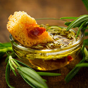 GALLO暖心小食——簡單橄欖油配新鮮迷迭香的做法 步骤1