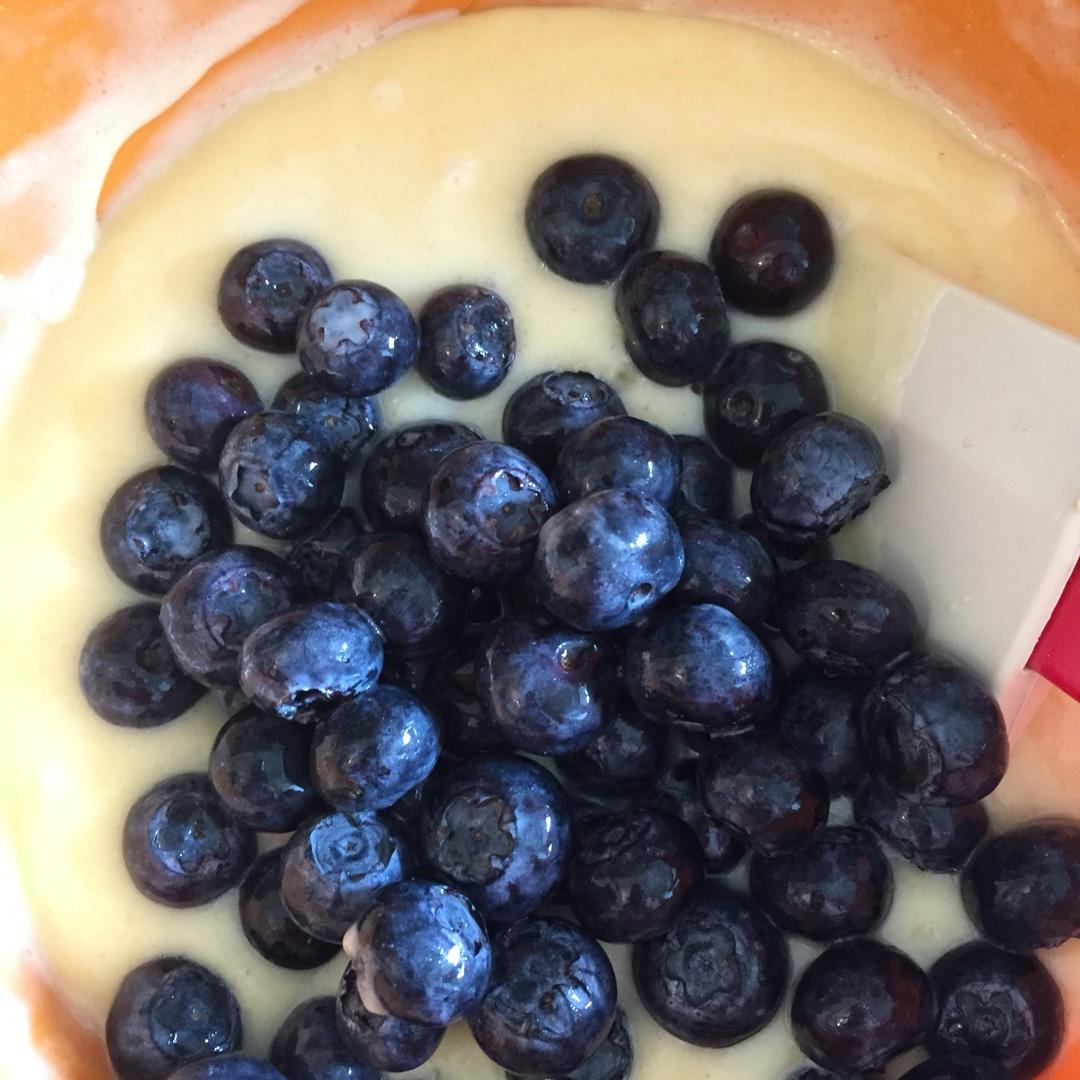 零失敗超美味的魚式藍莓紙杯蛋糕（祕方）的做法 步骤4