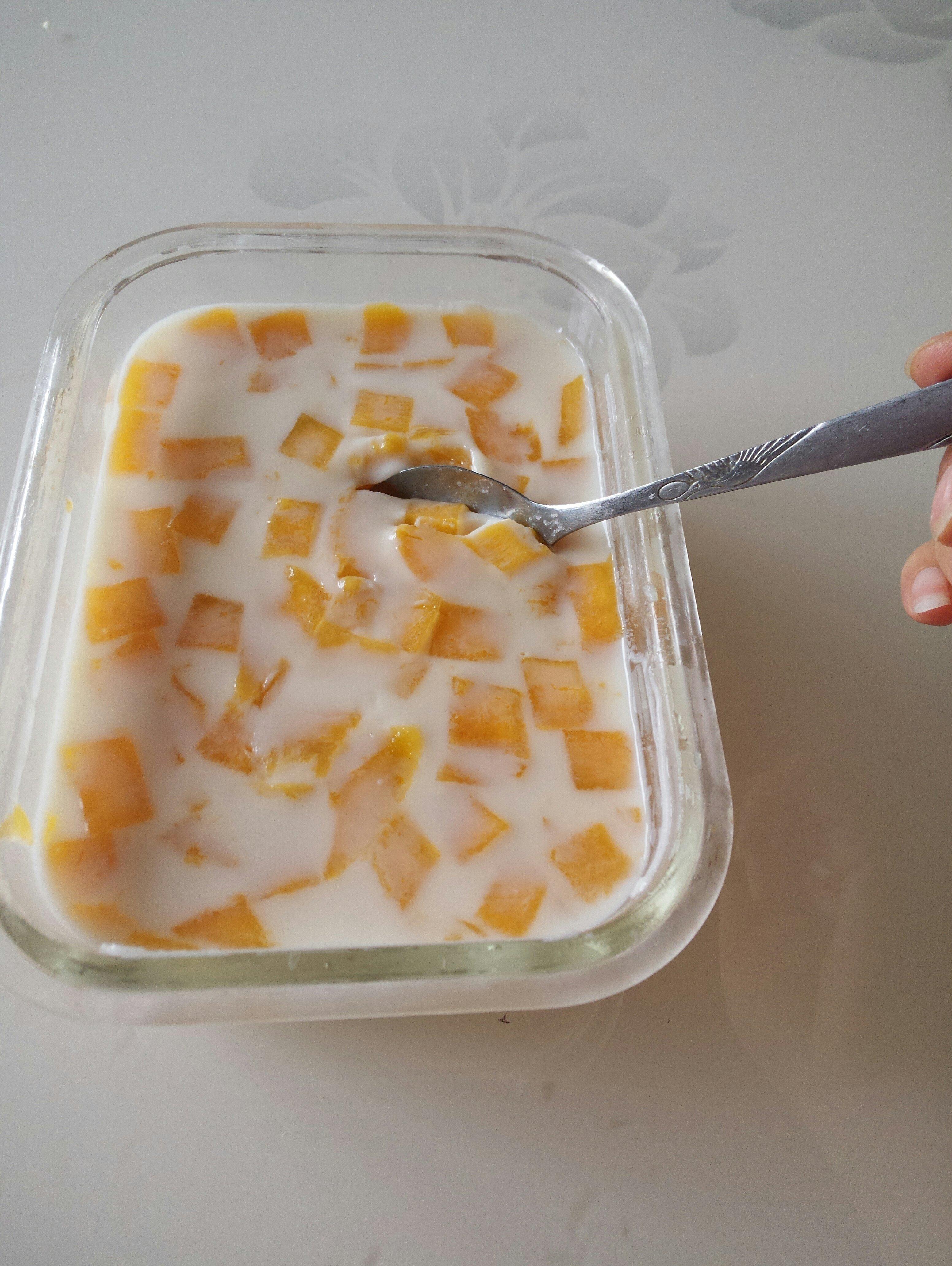 芒果魚膠奶凍的做法 步骤2