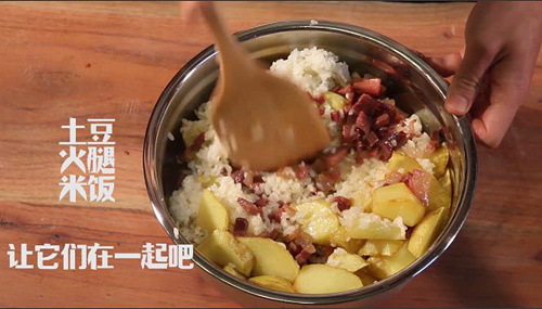 銅鍋洋芋飯的做法 步骤7