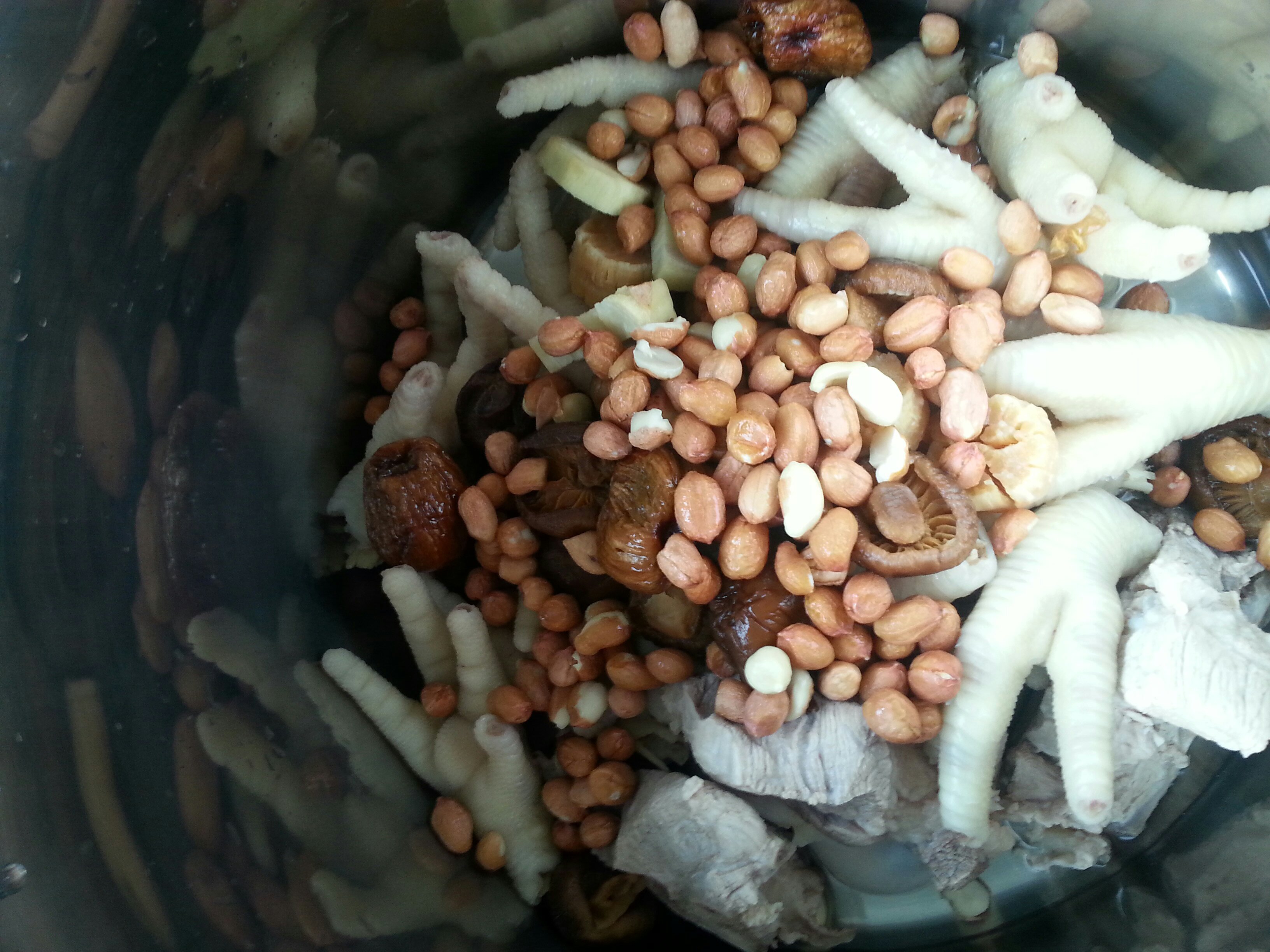 節瓜香菇花生雞爪湯的做法 步骤3