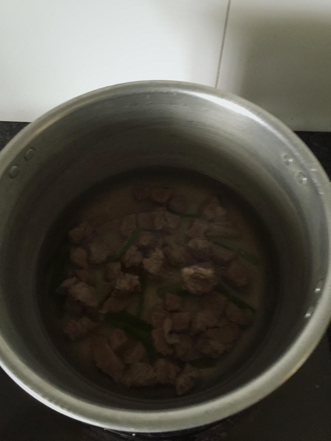 咖哩牛肉飯的做法 步骤1