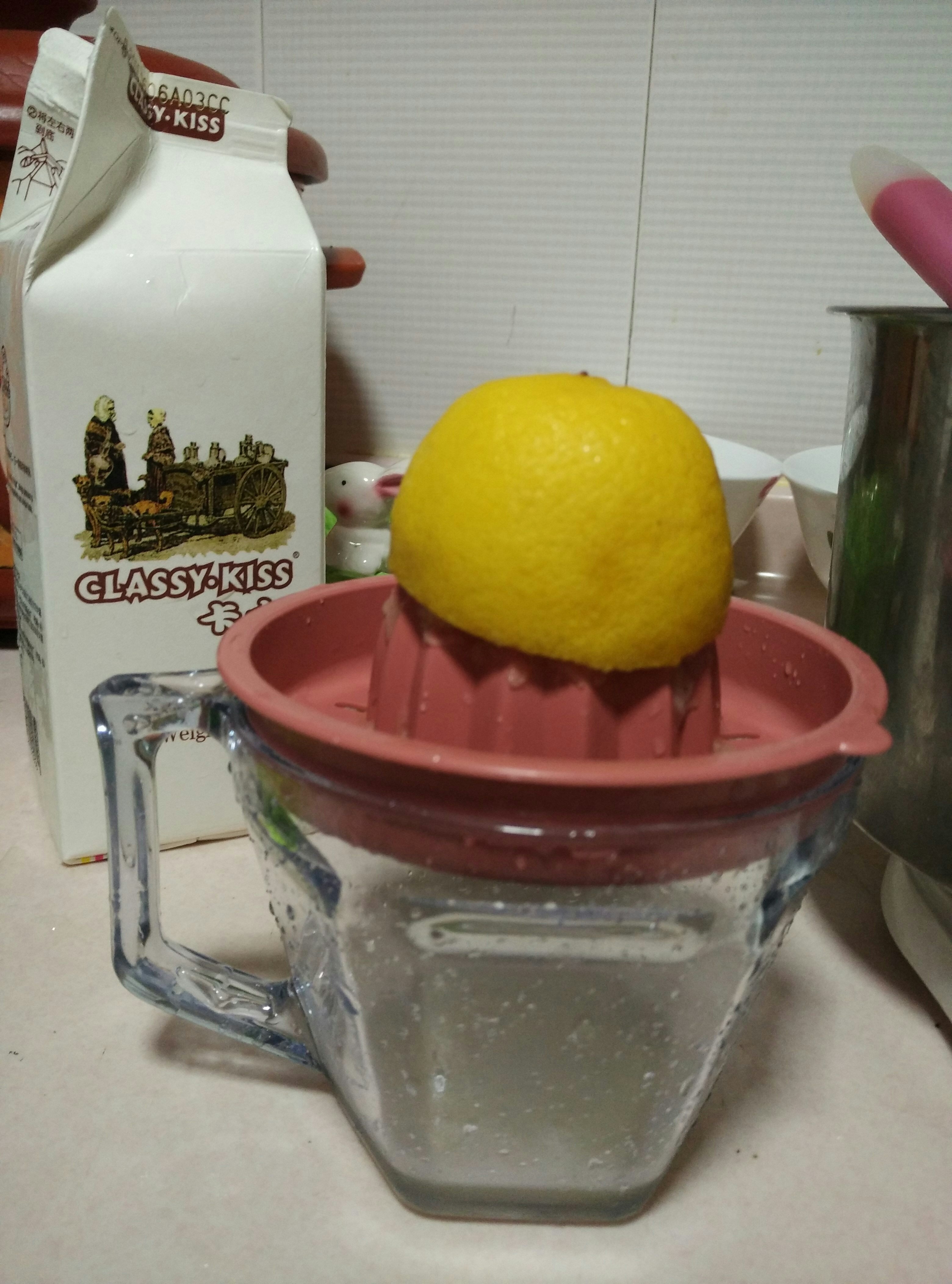 卡士酸奶荔枝芒果雙果肉慕斯的做法 步骤3