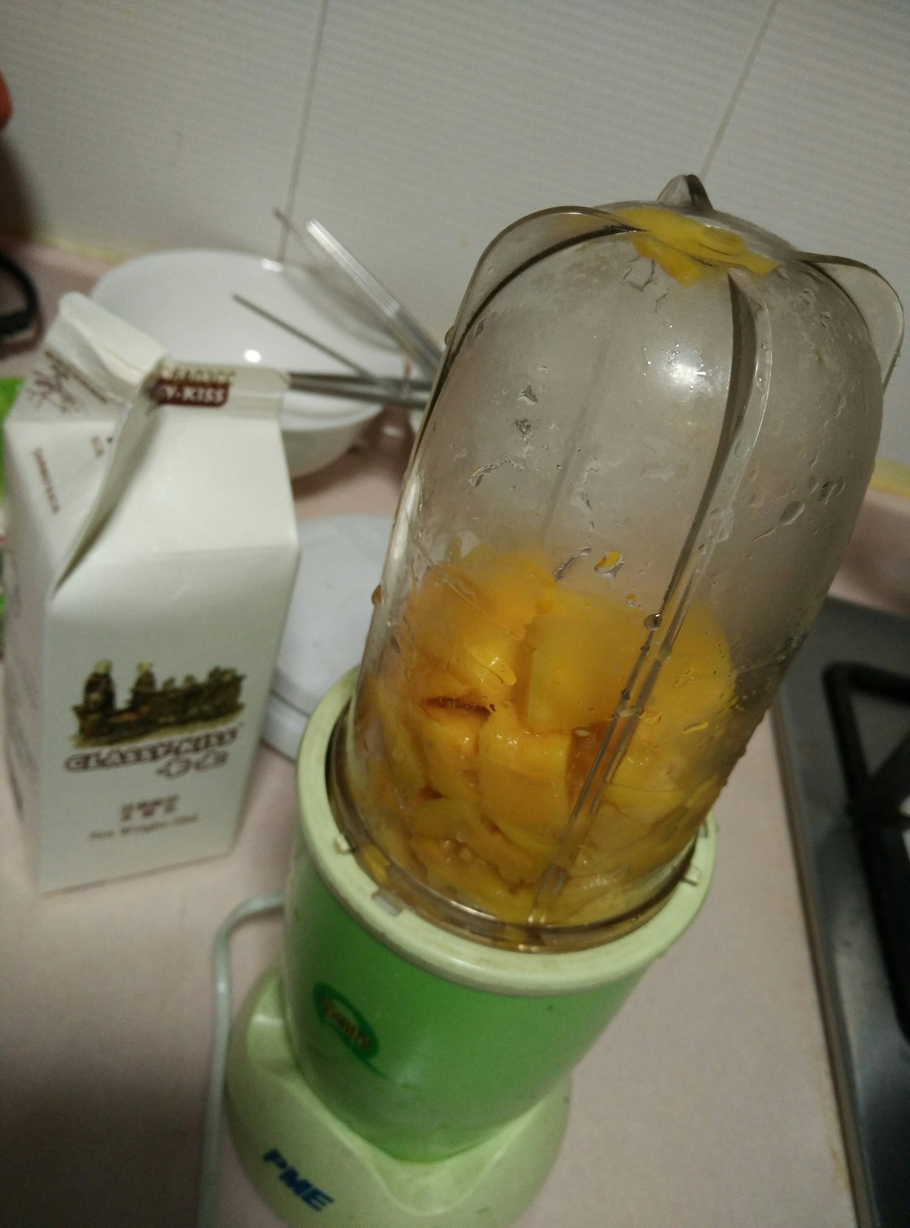 卡士酸奶荔枝芒果雙果肉慕斯的做法 步骤7