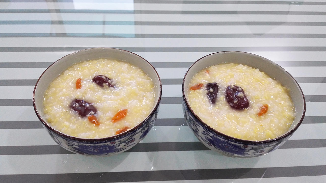 小米枸杞紅棗粥的做法 步骤3