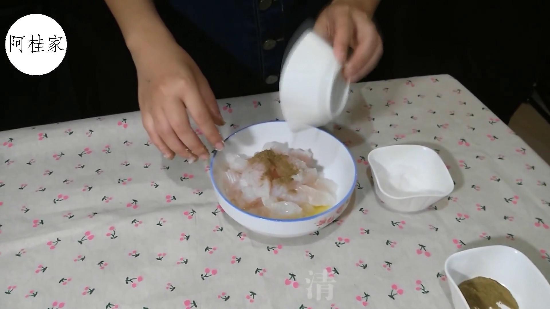 阿桂家 第一集 黃金咖哩龍利魚鍋的做法 步骤2